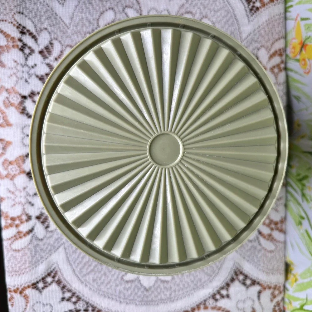Vintage Tupperware Avocado Green Servalier Canister Sunburst Lid 805-2 Starburst